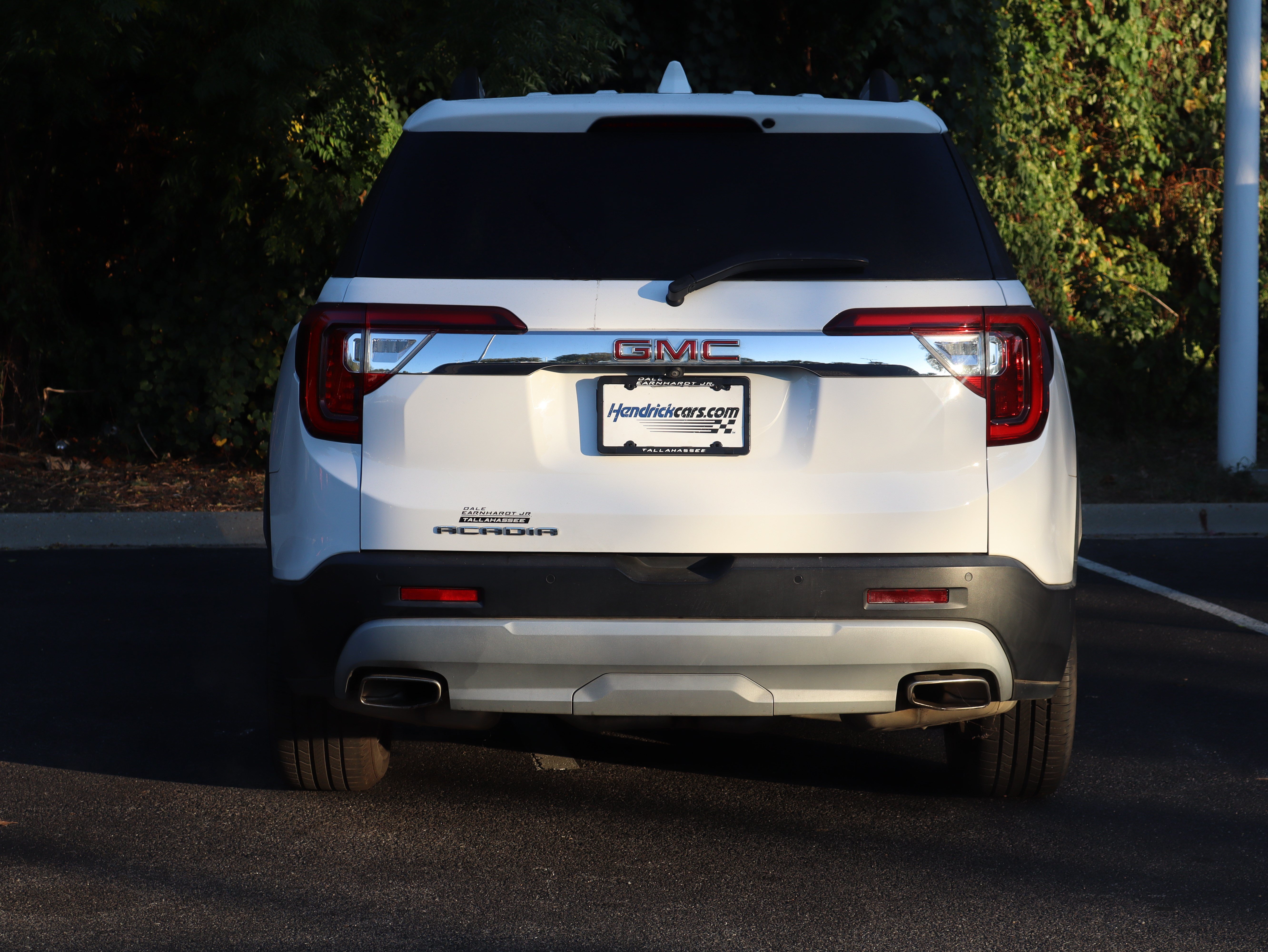 Used 2023 GMC Acadia SLE w/ Driver Convenience Package FWD image 8