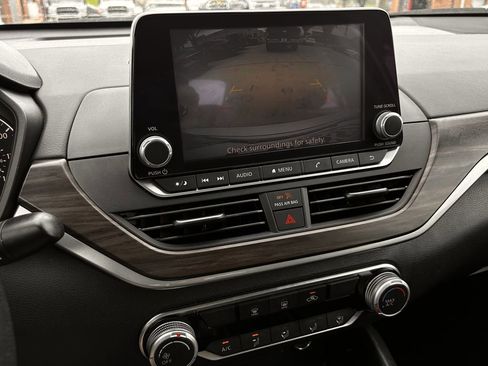 Used 2024 Nissan Altima 2.5 SV image 19