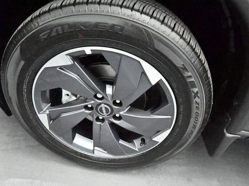 Used 2025 Nissan Rogue SV FWD image 29
