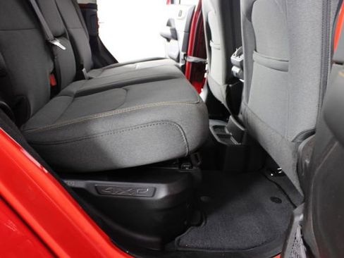 Used 2025 Jeep Wrangler Unlimited Sahara AWD/4WD image 18