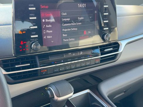 Used 2024 Toyota Sienna LE image 25