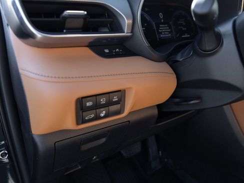 Used 2024 Toyota Highlander Platinum AWD/4WD image 10