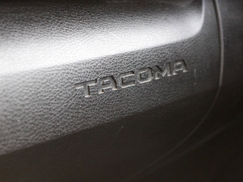 Used 2016 Toyota Tacoma SR image 30