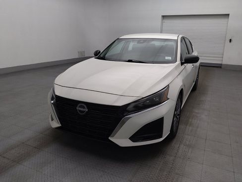 Used 2025 Nissan Altima 2.5 SV FWD image 15