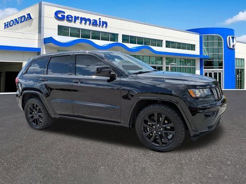 Used 2021 Jeep Grand Cherokee Laredo X image 3