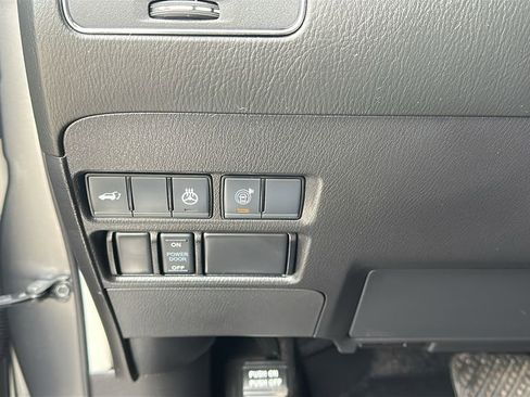 Used 2024 Nissan Armada Platinum w/ Captain's Chairs Package image 21