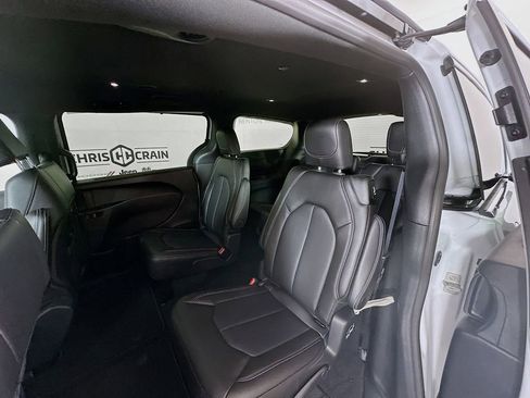 Used 2026 Chrysler Pacifica Select image 22