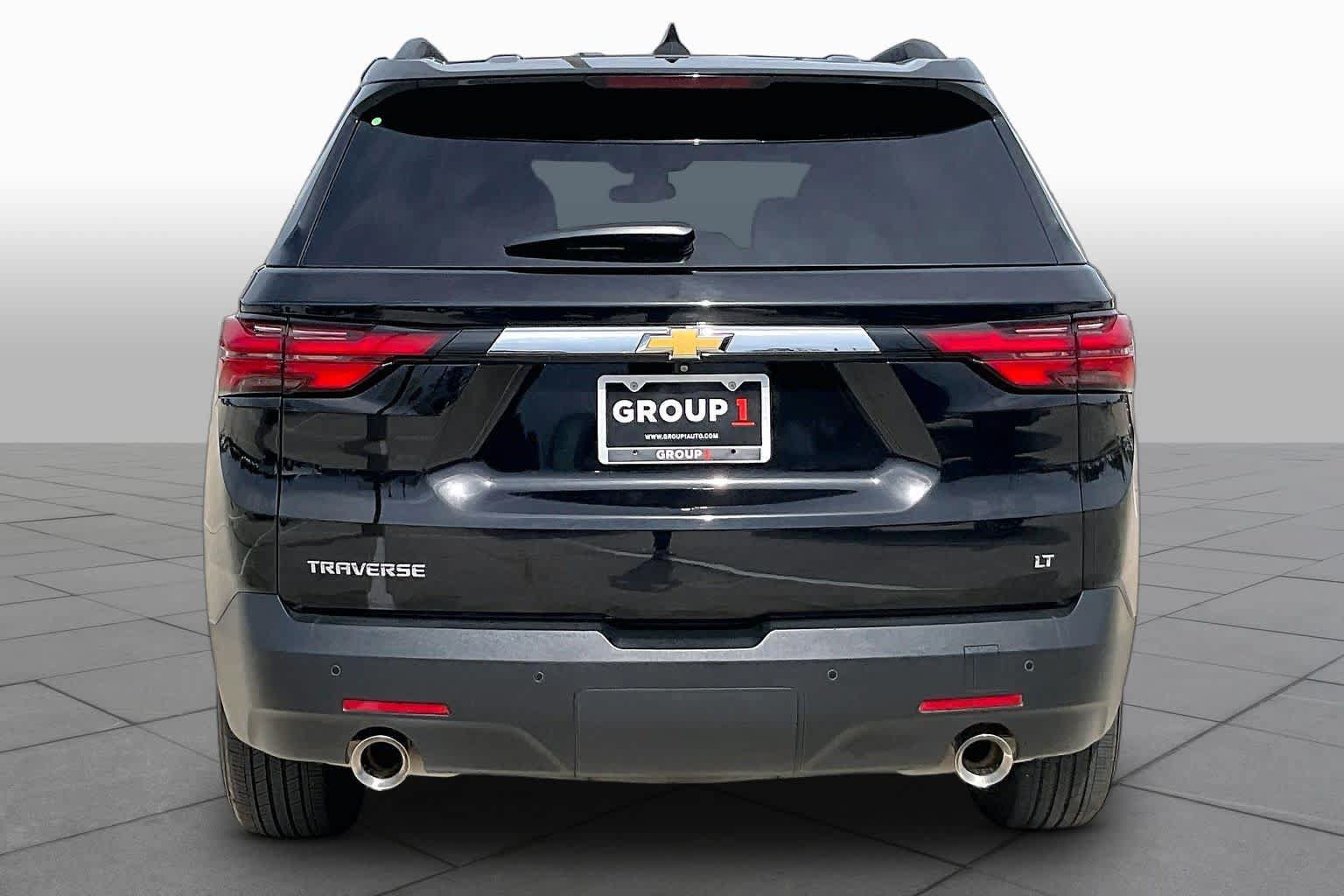 Used 2022 Chevrolet Traverse LT FWD image 3
