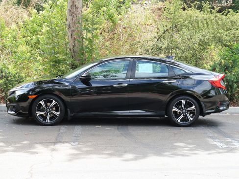 Used 2016 Honda Civic Touring image 4