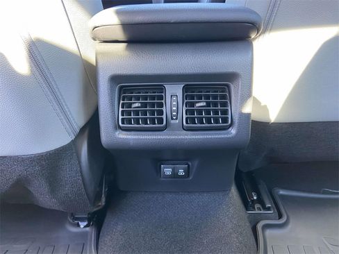 Used 2025 Toyota Camry SE image 17