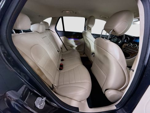 Used 2021 Mercedes-Benz GLC 300 image 27