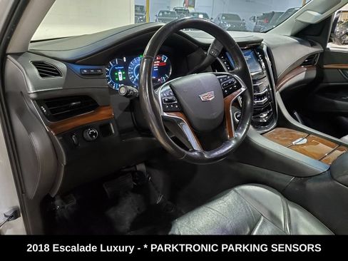 Used 2018 Cadillac Escalade Luxury RWD image 7