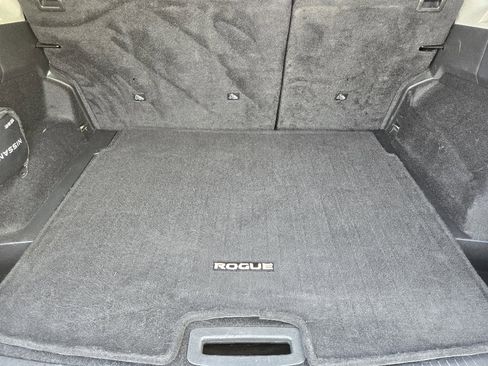 Used 2025 Nissan Rogue SV image 30