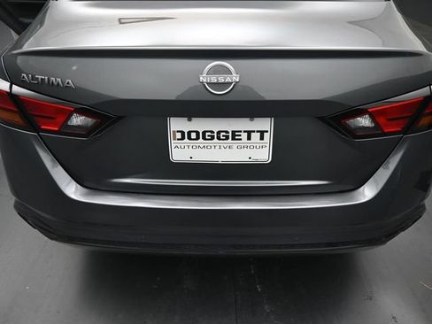 Used 2025 Nissan Altima 2.5 SV image 10