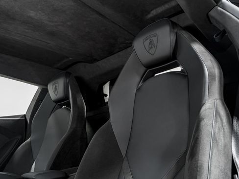 Used 2024 Lamborghini Revuelto image 18