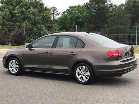 Used 2015 Volkswagen Jetta SE FWD image 4