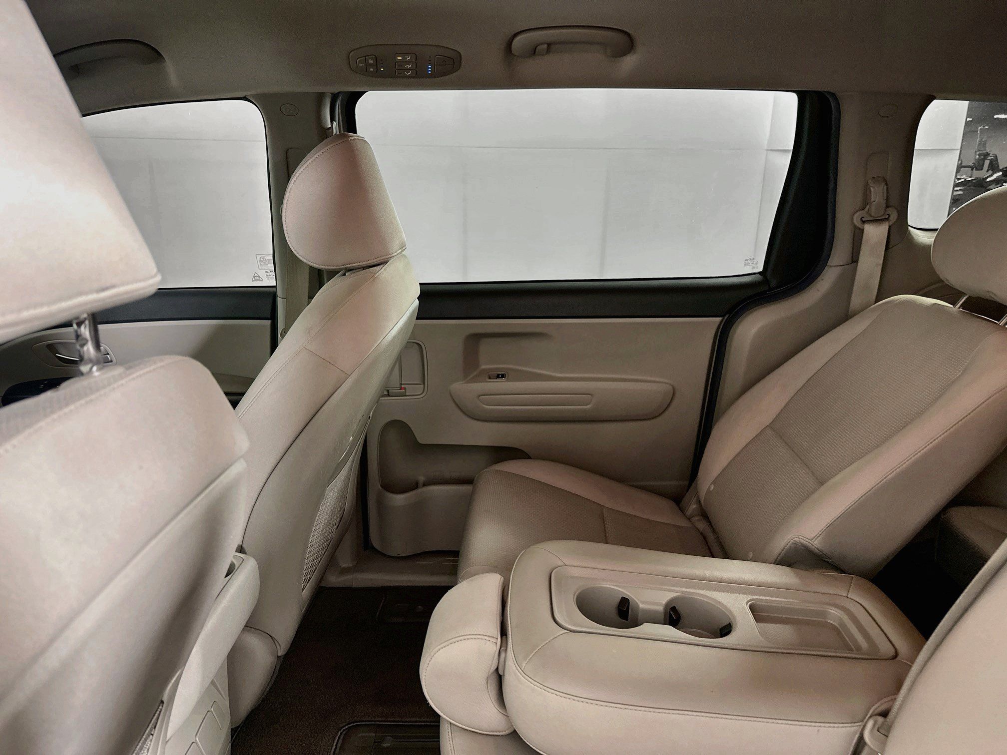 Used 2020 Kia Sedona LX FWD image 28