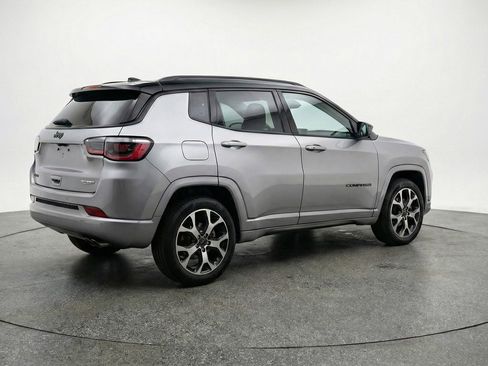 Used 2025 Jeep Compass Limited AWD/4WD image 9