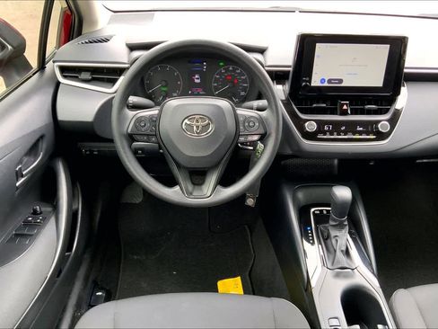 Used 2025 Toyota Corolla LE image 6