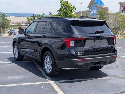 New 2026 Ford Explorer Active RWD image 4