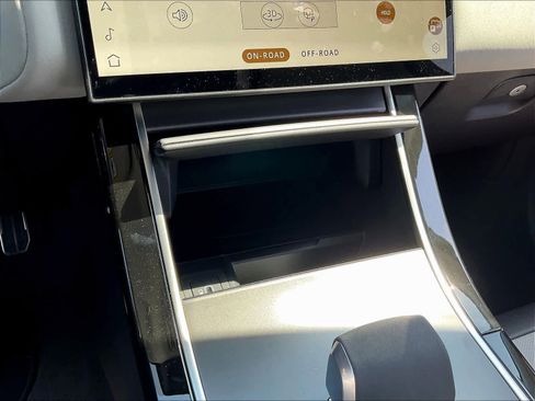 New 2025 Land Rover Range Rover Velar Dynamic SE image 20