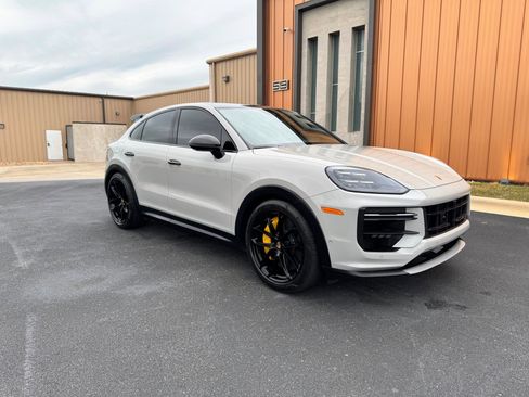 Used 2024 Porsche Cayenne Turbo GT AWD/4WD image 2