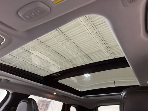 Used 2021 Jeep Cherokee Latitude Lux w/ Sun & Sound Group image 18