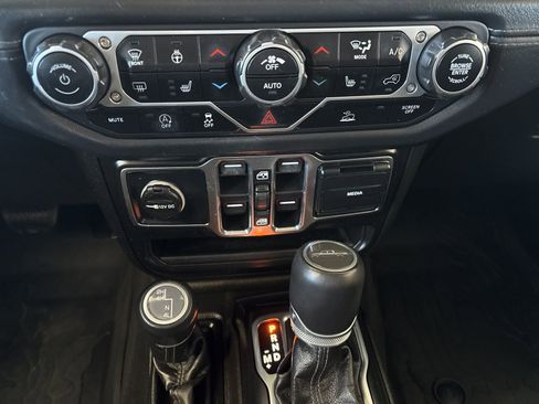 Used 2025 Jeep Gladiator Sport image 39