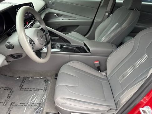 Used 2021 Hyundai Elantra SEL image 9