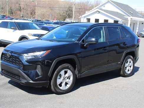 Used 2025 Toyota RAV4 LE image 4