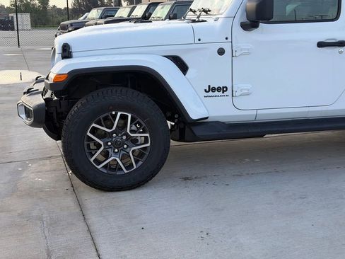 New 2026 Jeep Wrangler Unlimited Sahara AWD/4WD image 9