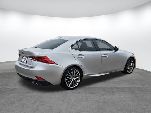 Used 2017 Lexus IS 200t image 4