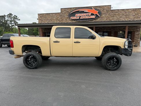 Used 2009 Chevrolet Silverado 1500 LT w/ Power Pack Plus AWD/4WD image 5