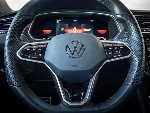 Certified 2022 Volkswagen Tiguan SE R-Line image 31