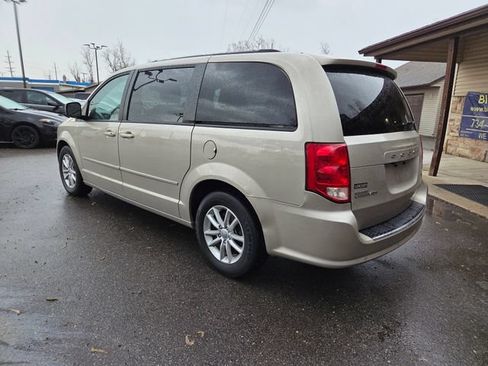Used 2016 Dodge Grand Caravan SXT w/ Rear Park Assist Package FWD image 3