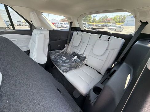 New 2026 Ford Explorer Platinum w/ LUX Leather Package AWD/4WD image 30