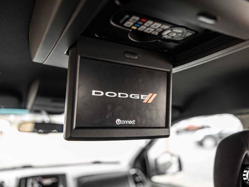 Used 2016 Dodge Grand Caravan SE image 32