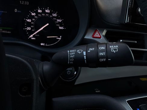 Used 2025 Toyota Sienna XLE FWD image 43