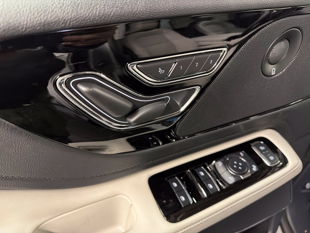 New 2027 Lincoln Aviator AWD image 28