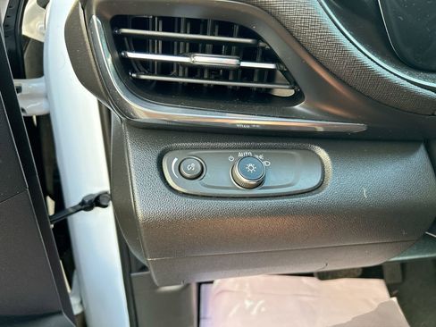 Used 2025 Buick Envista Preferred w/ Convenience I Package FWD image 21