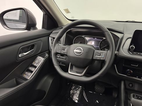 Used 2026 Nissan Rogue SV image 26