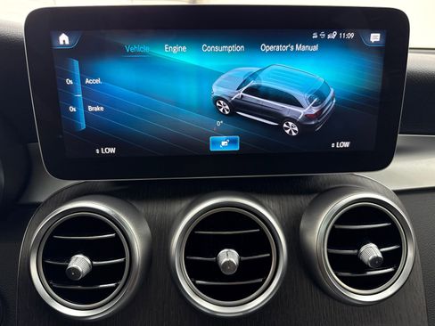 Used 2020 Mercedes-Benz GLC 300 4MATIC w/ AMG Line image 27