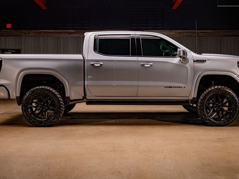 Used 2025 GMC Sierra 1500 Denali Ultimate image 11