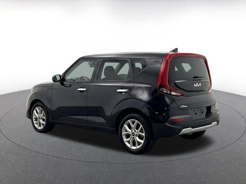 Used 2025 Kia Soul LX w/ LX Technology Package FWD image 7
