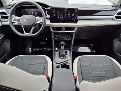 New 2026 Volkswagen Taos SE image 14