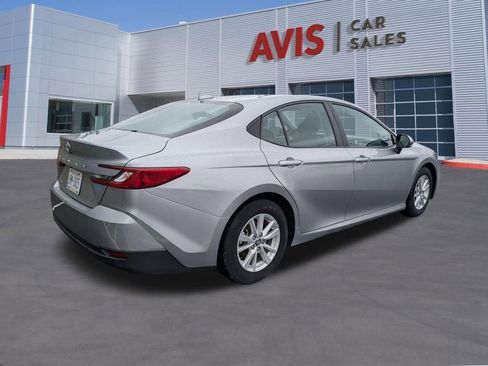 Used 2025 Toyota Camry LE image 6