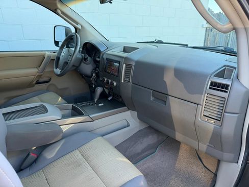 Used 2004 Nissan Titan SE w/ (Tow) Big Tow Pkg AWD/4WD image 16