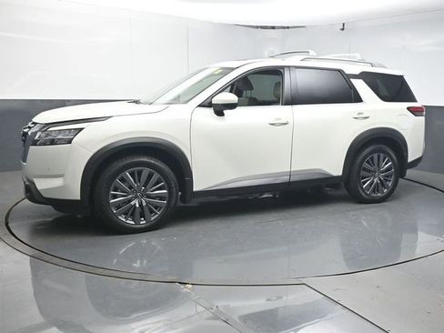 Used 2023 Nissan Pathfinder SL w/ SL Premium Package FWD image 4