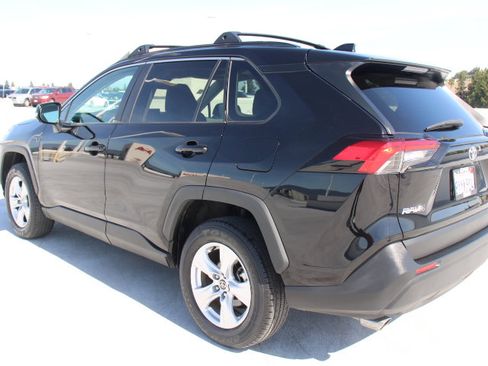 Certified 2021 Toyota RAV4 XLE w/ Convenience Package AWD/4WD image 5