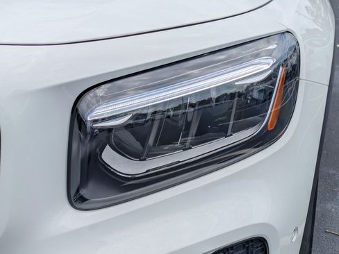 New 2025 Mercedes-Benz GLB 250 image 6